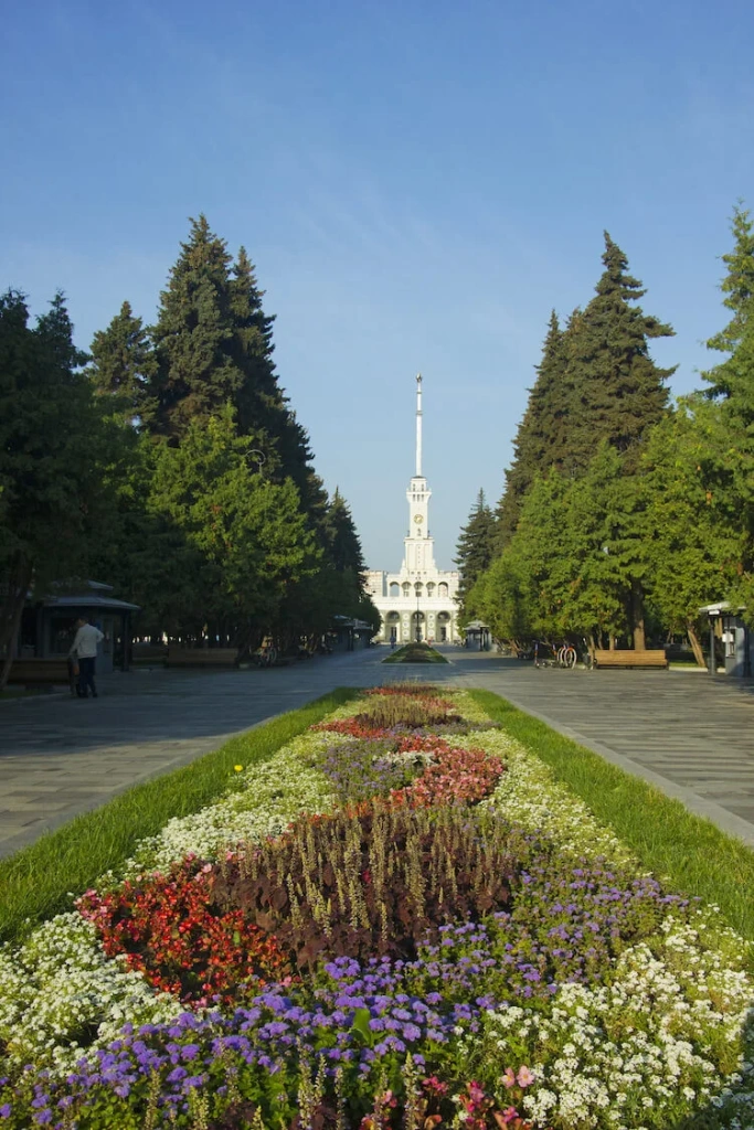 Озеленение и посадка растений в центрах повышенного экологического риска.