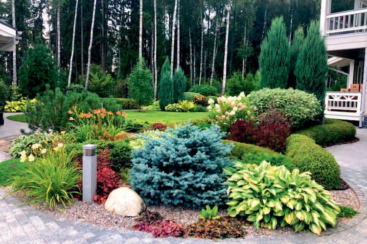 Пример оформления садовых дорожек.